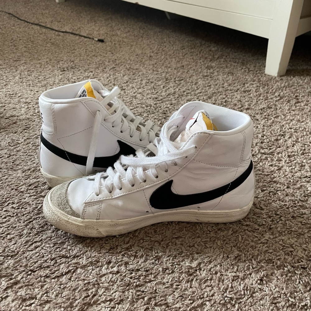 NIKE BLAZERS women’s size 7